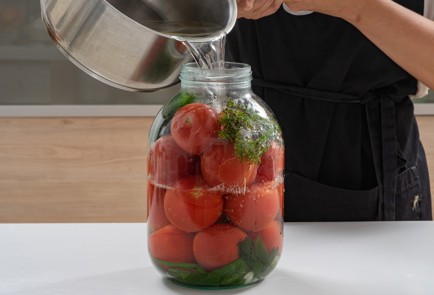 Фото шага рецепта Маринованные помидоры 174212 шаг 9  