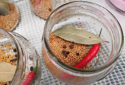 Фото шага рецепта Маринованные помидоры 190886 шаг 6  