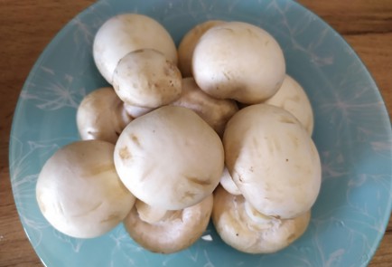 Фото шага рецепта Маринованные шампиньоны 189439 шаг 1  