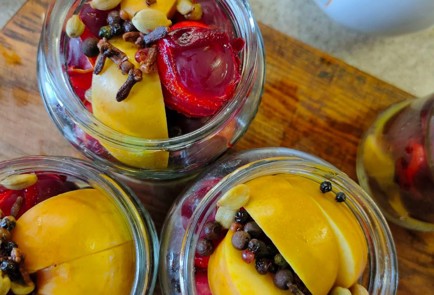 Фото шага рецепта Маринованные сливы с яблоками на зиму 190138 шаг 14  