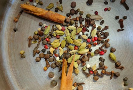 Фото шага рецепта Маринованные сливы с яблоками на зиму 190138 шаг 3  