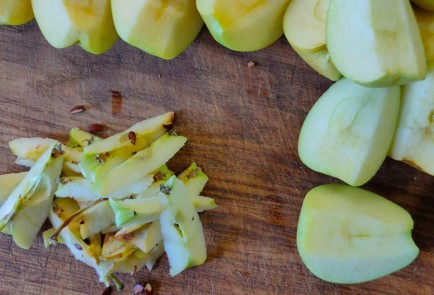 Фото шага рецепта Маринованные сливы с яблоками на зиму 190138 шаг 7  