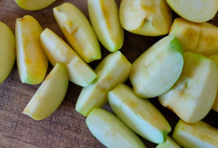 Фото шага рецепта Маринованные сливы с яблоками на зиму 190138 шаг 8  