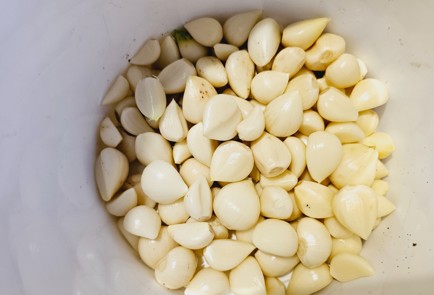 Фото шага рецепта Маринованные зубчики чеснока 187045 шаг 2  