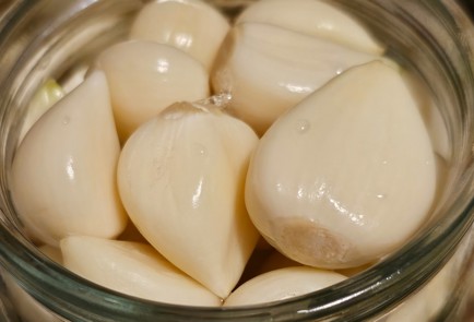 Фото шага рецепта Маринованные зубчики чеснока 187045 шаг 7  