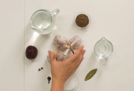 Фото шага рецепта Маринованный чеснок со свеклой 137101 шаг 1  