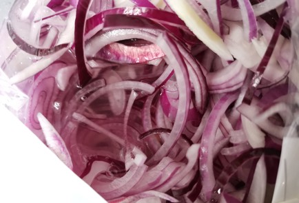 Фото шага рецепта Маринованный лук для шашлыка 189472 шаг 2  