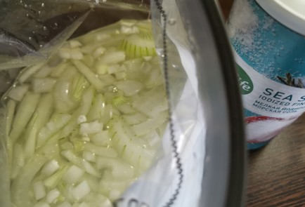 Фото шага рецепта Маринованный лук к шашлыку 189464 шаг 3  