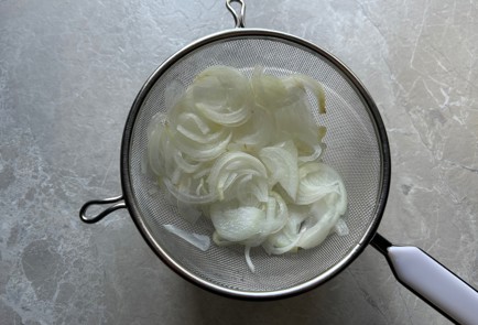 Фото шага рецепта Маринованный лук с укропом 189761 шаг 7