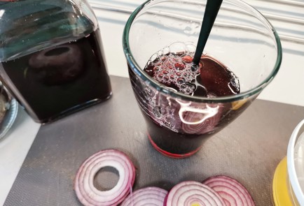 Фото шага рецепта Маринованный медовый лук к мясу 150968 шаг 7  