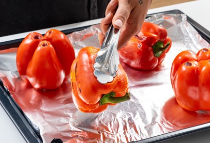 Фото шага рецепта Марокканский холодный суп из запеченных перцев с креветками 186655 шаг 2  