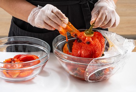 Фото шага рецепта Марокканский холодный суп из запеченных перцев с креветками 186655 шаг 3  