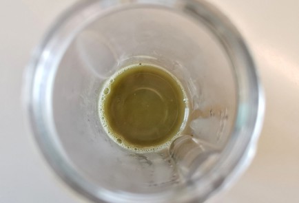 Фото шага рецепта Матча на кокосовом молоке с черешней 173902 шаг 1  