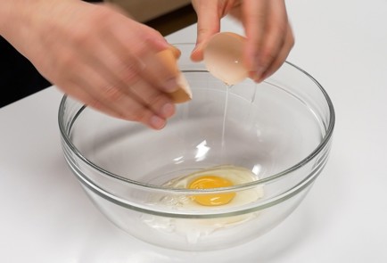 Фото шага рецепта Матчапанкейки с кокосовой сгущенкой 140582 шаг 1  