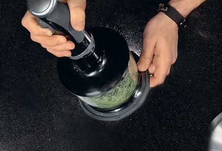 Фото шага рецепта Майонезный песто 25713 шаг 2  