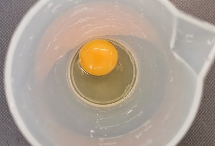 Фото шага рецепта Майонезный соус с чесноком 173347 шаг 1