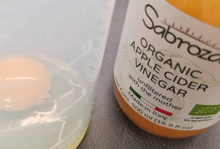 Фото шага рецепта Майонезный соус с чесноком 173347 шаг 2