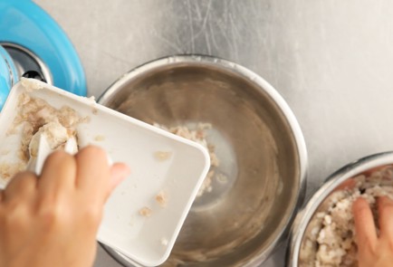 Фото шага рецепта Медальоны из щуки с маринадом из корнишонов 51221 шаг 4  