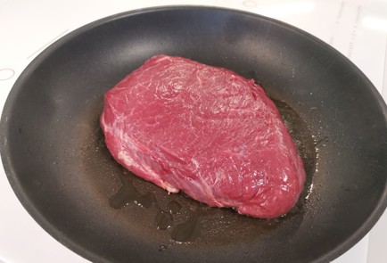 Фото шага рецепта Медальоны из говядины с французским соусом 175619 шаг 6  