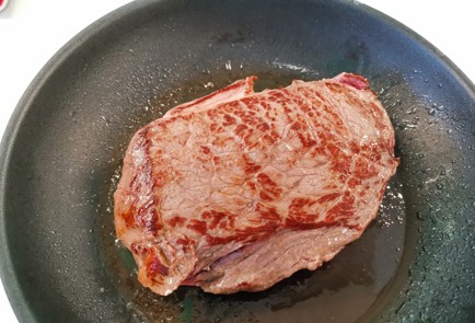 Фото шага рецепта Медальоны из говядины с французским соусом 175619 шаг 7  