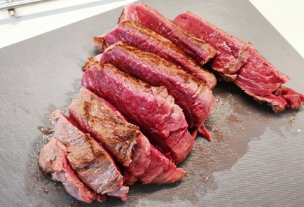 Фото шага рецепта Медальоны из говядины с французским соусом 175619 шаг 8  