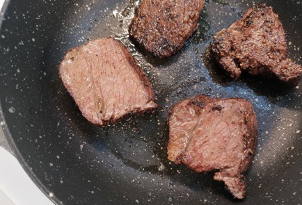 Фото шага рецепта Медальоны из говядины 175941 шаг 10  