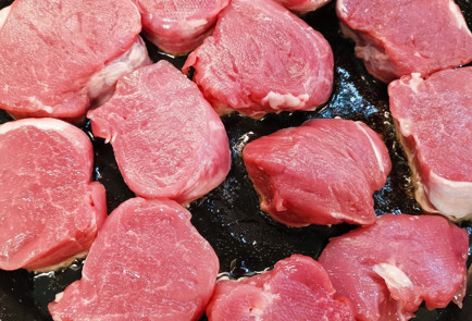 Фото шага рецепта Медальоны из свиной вырезки с майораном 151547 шаг 10  