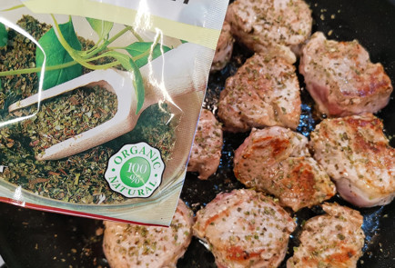 Фото шага рецепта Медальоны из свиной вырезки с майораном 151547 шаг 13  