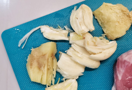 Фото шага рецепта Медальоны из свиной вырезки с майораном 151547 шаг 6  