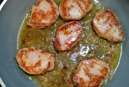 Фото шага рецепта Медальоны из свиной вырезки 173686 шаг 6