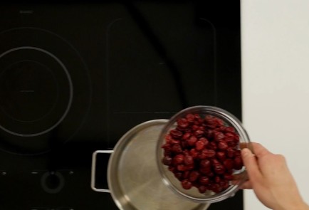 Фото шага рецепта Венгерская окрошка с вишней Чересньелевеш 93325 шаг 2  