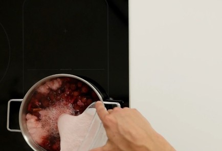 Фото шага рецепта Венгерская окрошка с вишней Чересньелевеш 93325 шаг 7  