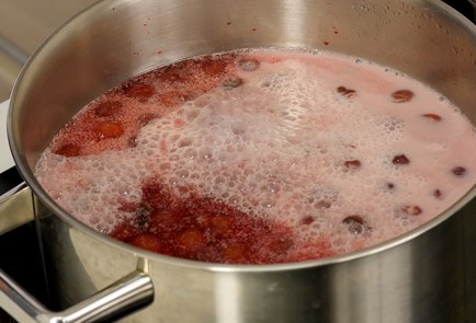 Фото шага рецепта Венгерская окрошка с вишней Чересньелевеш 93325 шаг 8  