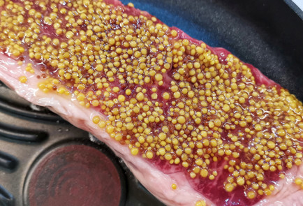 Фото шага рецепта Медовогорчичный стейк стриплойн из мраморной говядины 151493 шаг 5  