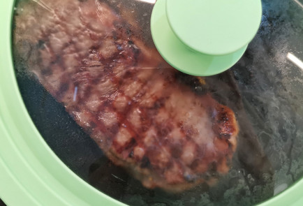 Фото шага рецепта Медовогорчичный стейк стриплойн из мраморной говядины 151493 шаг 8  