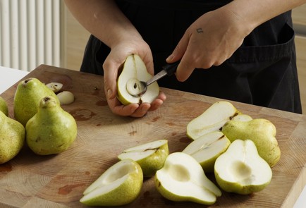 Фото шага рецепта Медовый компот с грушами и пряностями 152705 шаг 1  