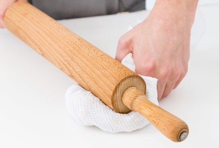 Фото шага рецепта Меренги с фундуком и шоколадом 80789 шаг 2  