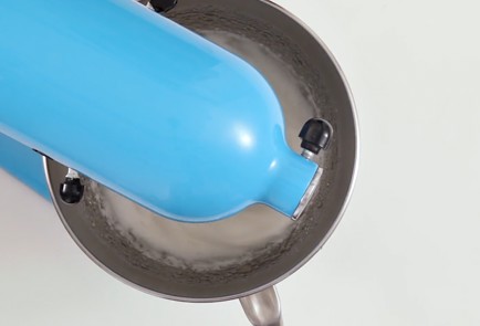 Фото шага рецепта Меренги с фундуком и шоколадом 80789 шаг 3  