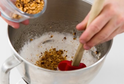 Фото шага рецепта Меренги с фундуком и шоколадом 80789 шаг 4  