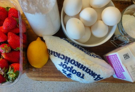 Фото шага рецепта Меренговый рулет 189285 шаг 1  