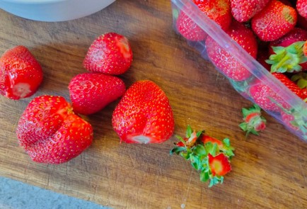 Фото шага рецепта Меренговый рулет 189285 шаг 18  