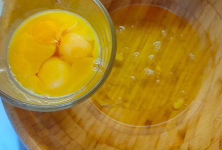 Фото шага рецепта Меренговый рулет 189285 шаг 2  