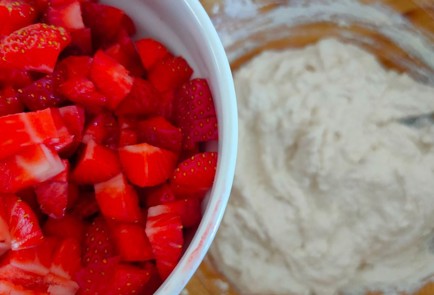 Фото шага рецепта Меренговый рулет 189285 шаг 20  