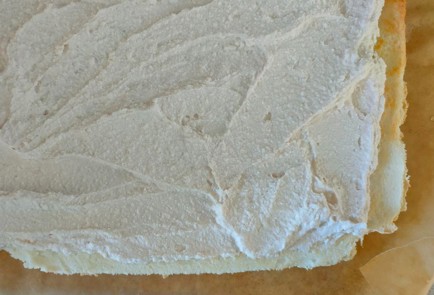 Фото шага рецепта Меренговый рулет 189285 шаг 23  