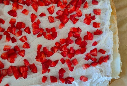 Фото шага рецепта Меренговый рулет 189285 шаг 24  