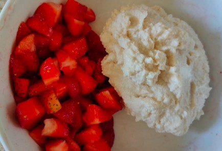 Фото шага рецепта Меренговый рулет 189285 шаг 27  