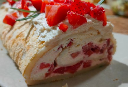 Фото шага рецепта Меренговый рулет 189285 шаг 30  