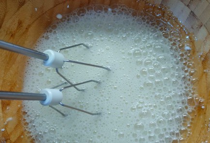 Фото шага рецепта Меренговый рулет 189285 шаг 5  