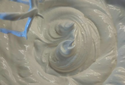 Фото шага рецепта Меренговый рулет 189285 шаг 8  