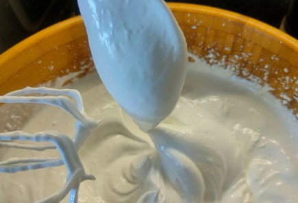 Фото шага рецепта Меренговый рулет 189285 шаг 9  